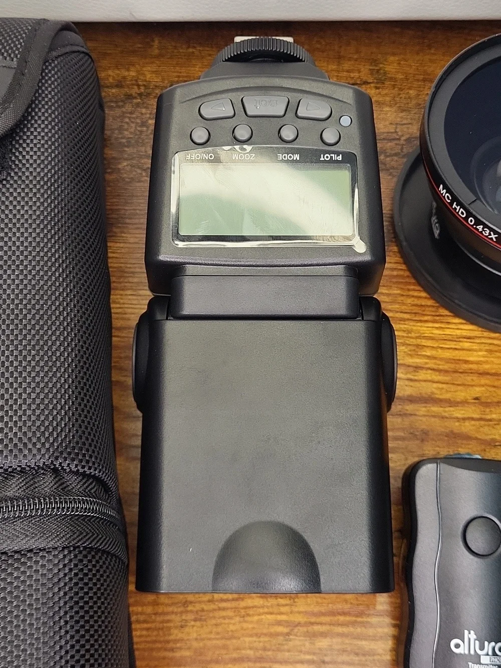 Altura Digital SLR Auto-Focus TTL Flash, .43 Wide Angle, & Wireless Trigger Set.
